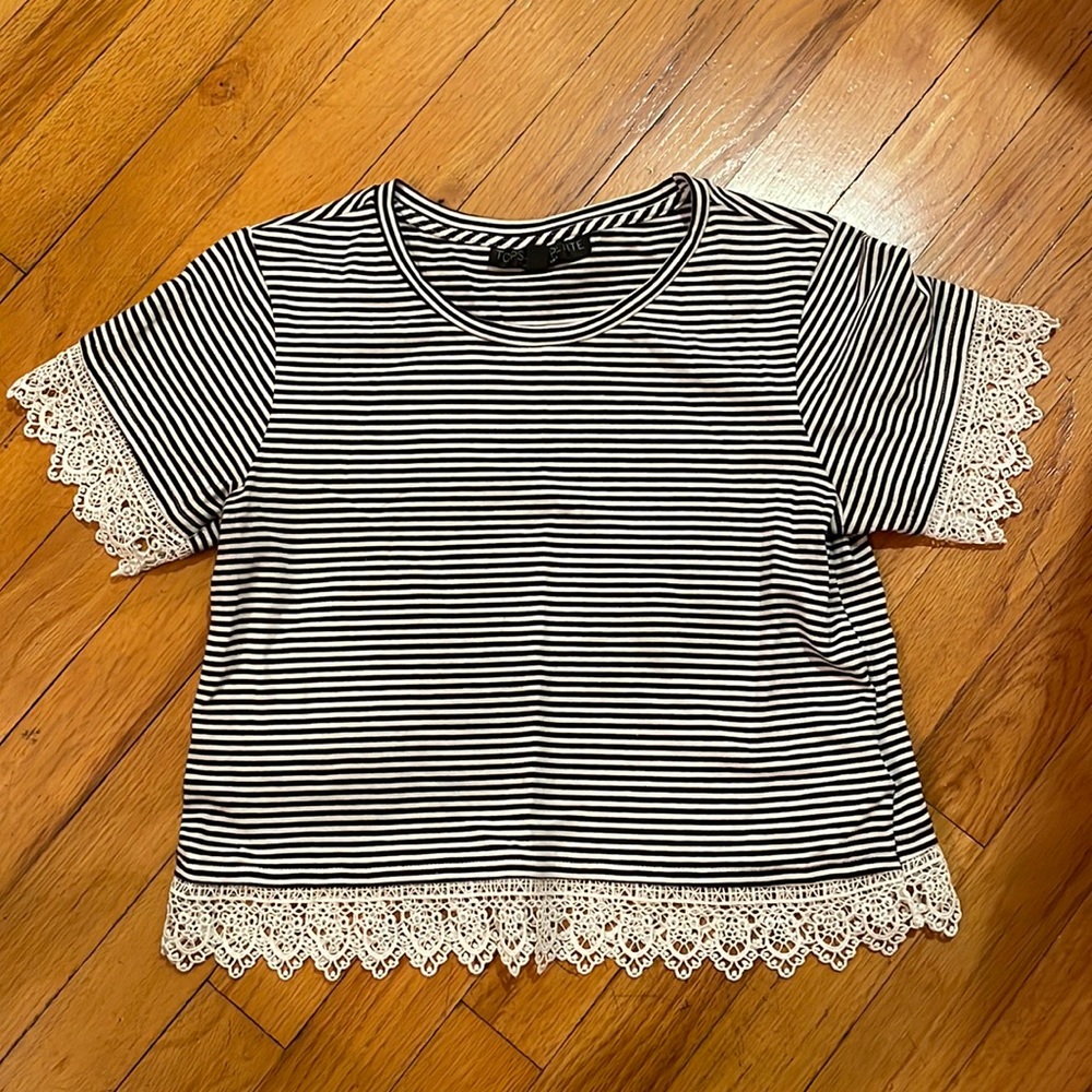 Crop top, lace finish